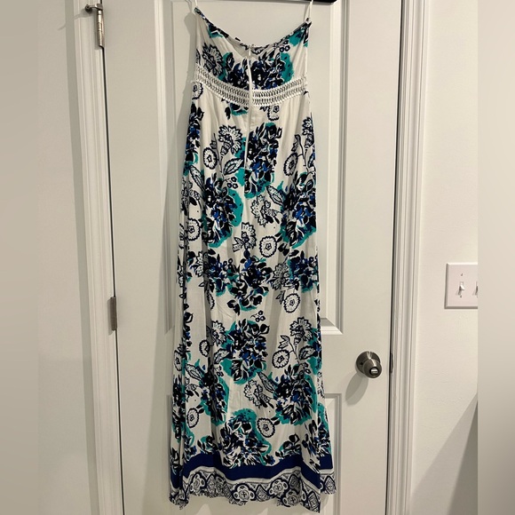 Floral Maxi Dress with Leg Slit and Crochet details (no sleeves) Size Small! - Picture 5 of 5